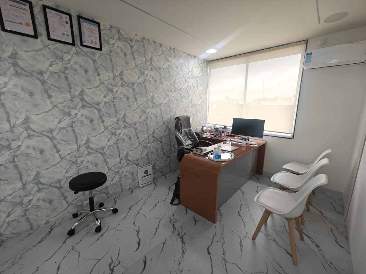 The reception area of the Dermaplast clinic in Chhatrapati Sambhajinagar